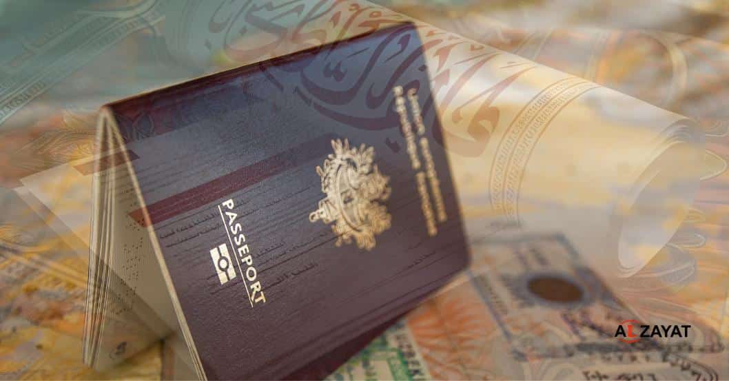 Un passeport étranger reposant sur une pile de documents juridiques égyptiens, symbolisant le processus d'héritage de biens en Égypte pour un étranger.