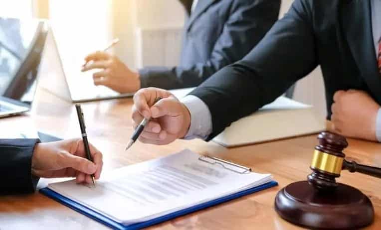 أهم الأخطاء الشائعة في صياغة العقود وكيفية تجنبها ؟