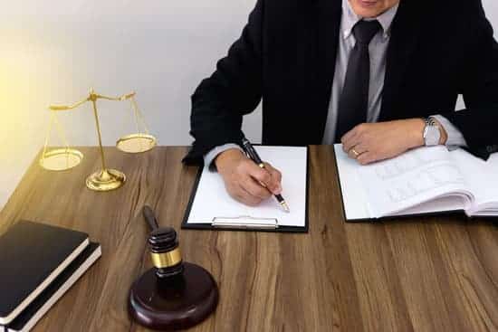كيف يتولى مكتب المحاماة حصر التركة وتحديد الورثة الشرعيين ؟