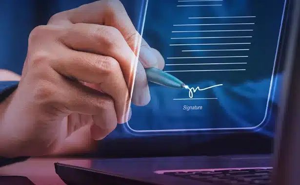 العقود الفنية مع المشاهير والممثلين: ماهيتهـا القـانونيـة وأهميتهـا والالتزامـات المتبـادلة